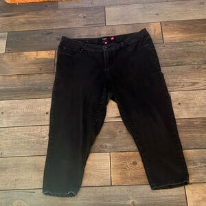 Torrid super soft straight black cropped jeans, size 20
